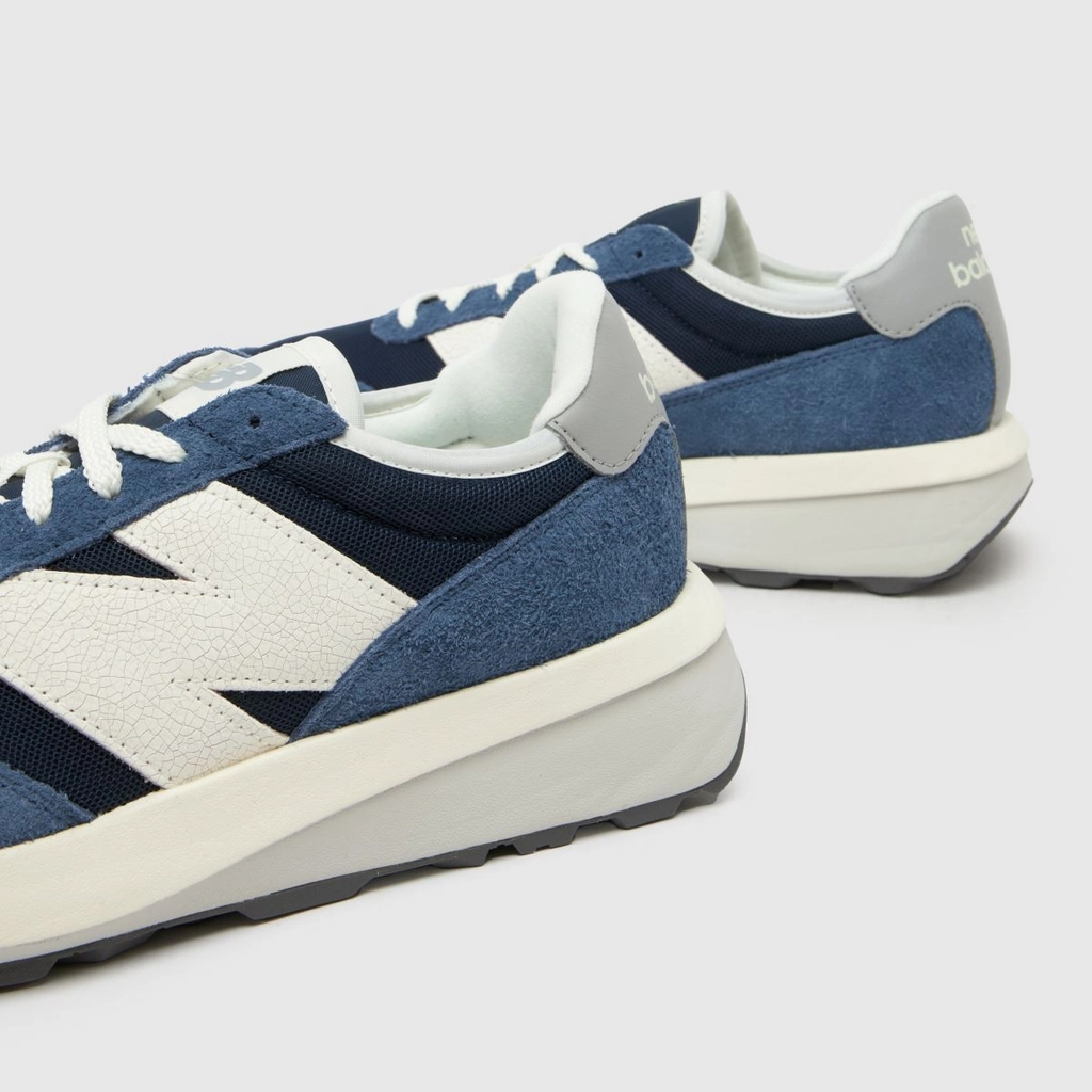 New Balance 370 in Navy,